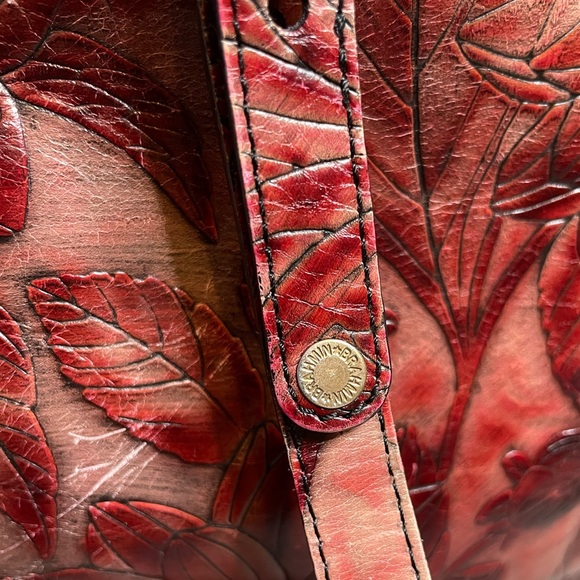 Vintage Brahmin Red Floral Embossed Leather Shoulder Bag w/ Interior Storage - Picture 6 of 14